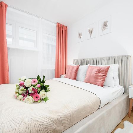 Lumina Apartment Opposite The Palace Of Culture And Science ワルシャワ エクステリア 写真